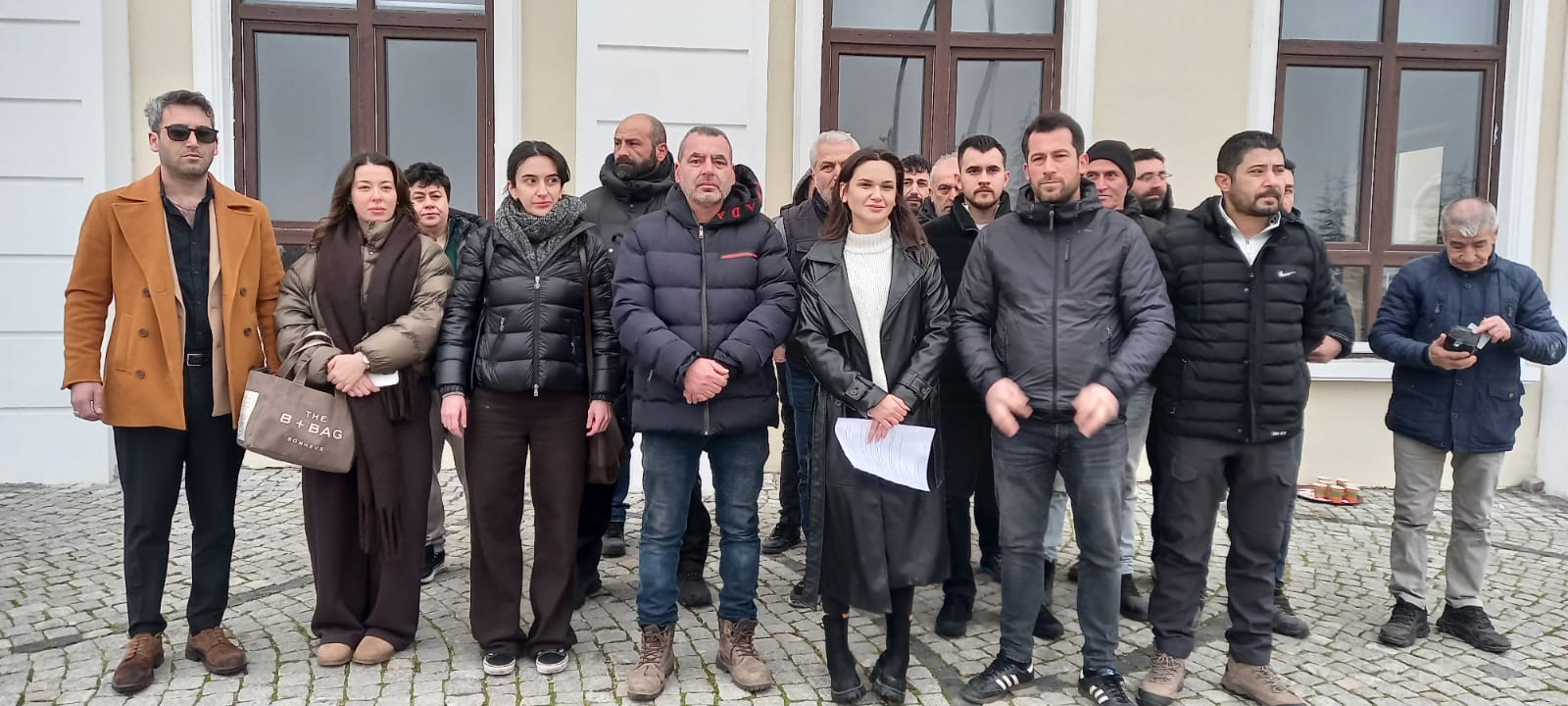 Esnaftan Belediye Önünde Tepki: Ulus Pazarı Kapatılmasın