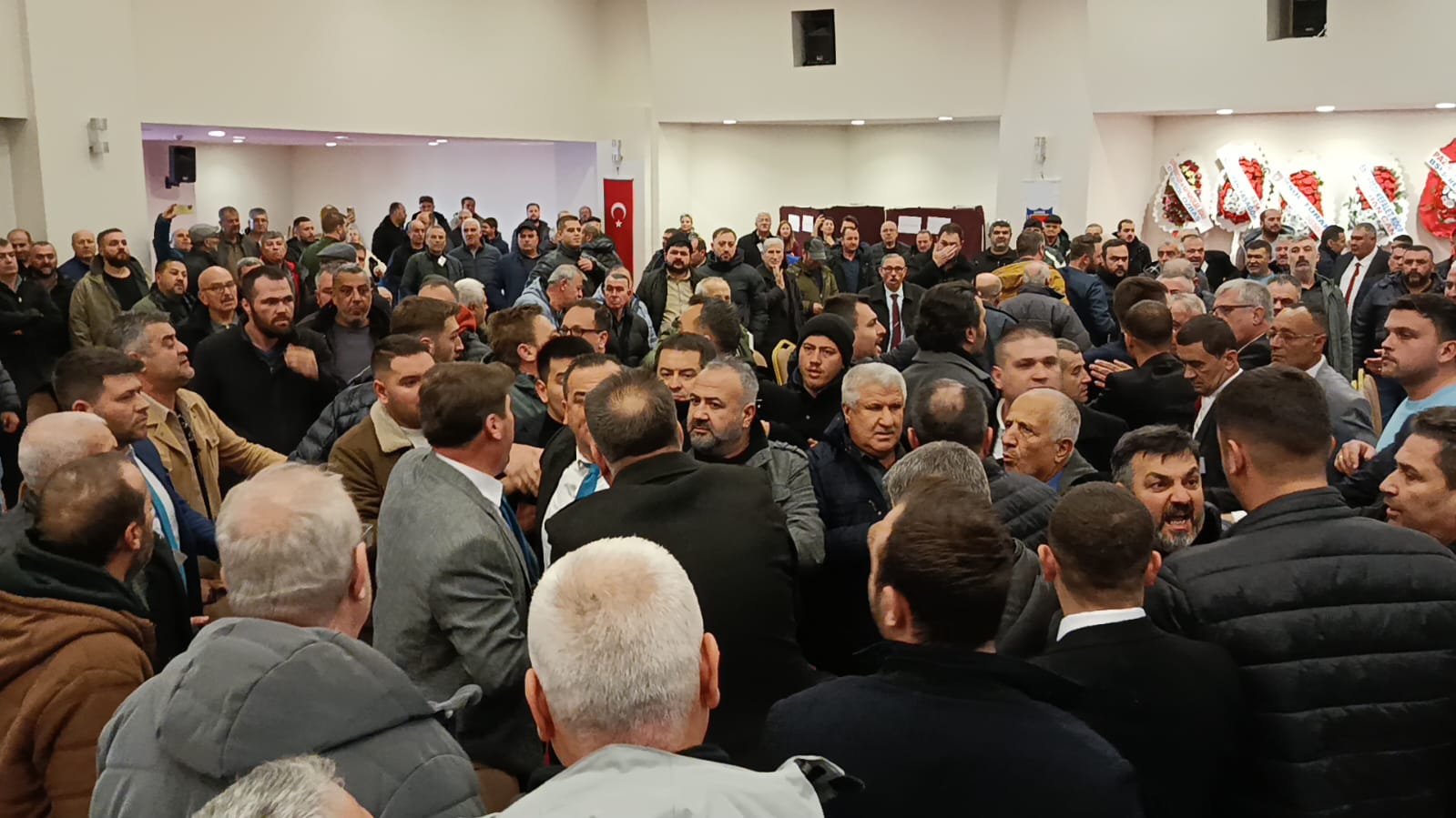 Şoförler Odası Genel Kurulu'nda yumruklar konuştu