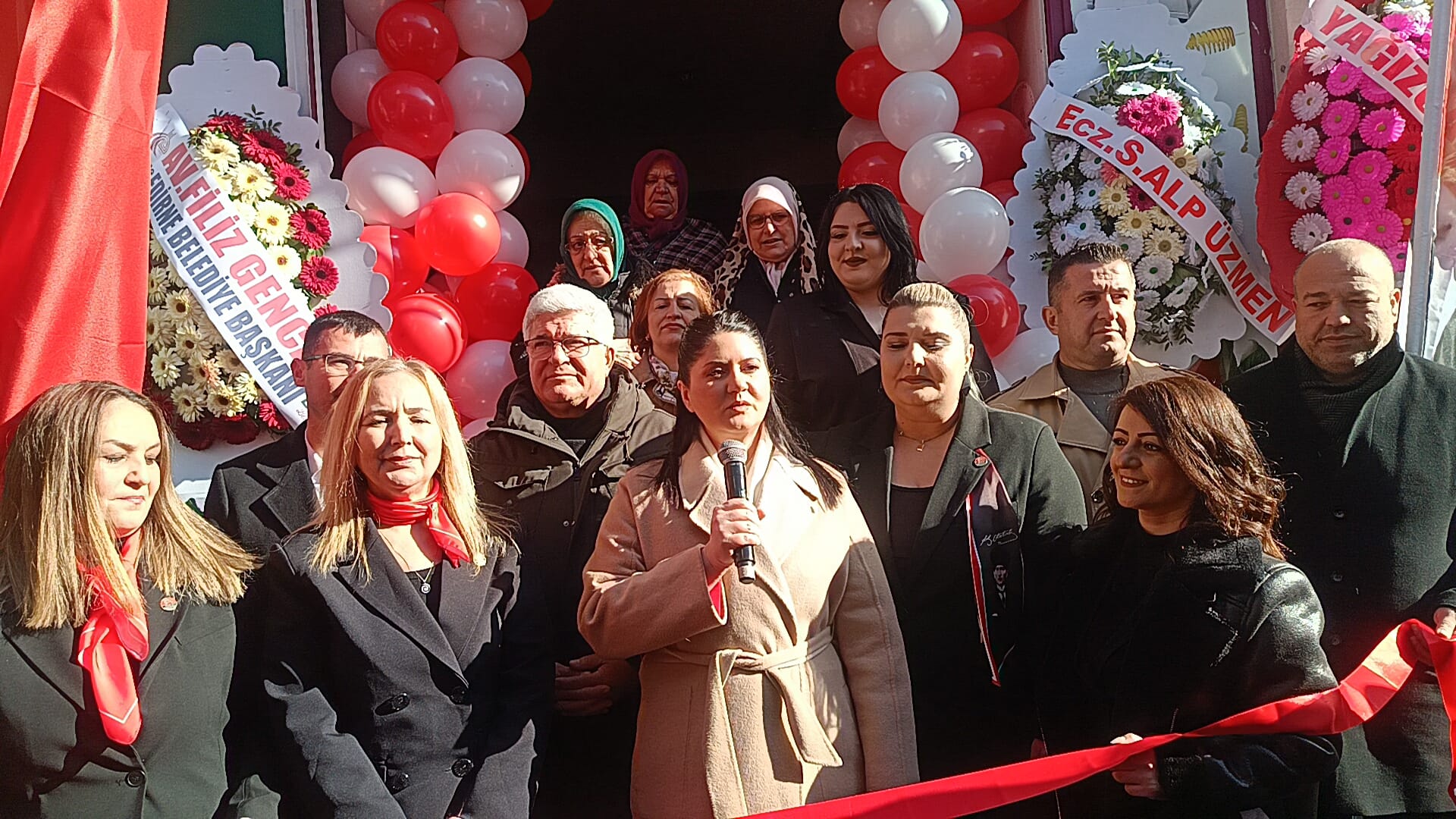 Cumhuriyetin Özgür Kadınları Derneği  Açıldı