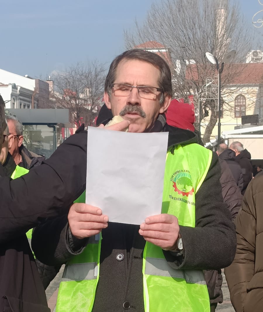 Emeklilerden  Sert Tepki: “Geçinemiyoruz, Duyun Bizi”