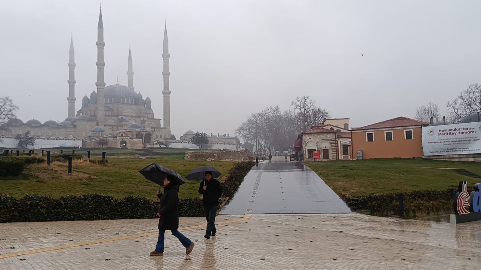 Edirne sağanakla uyandı
