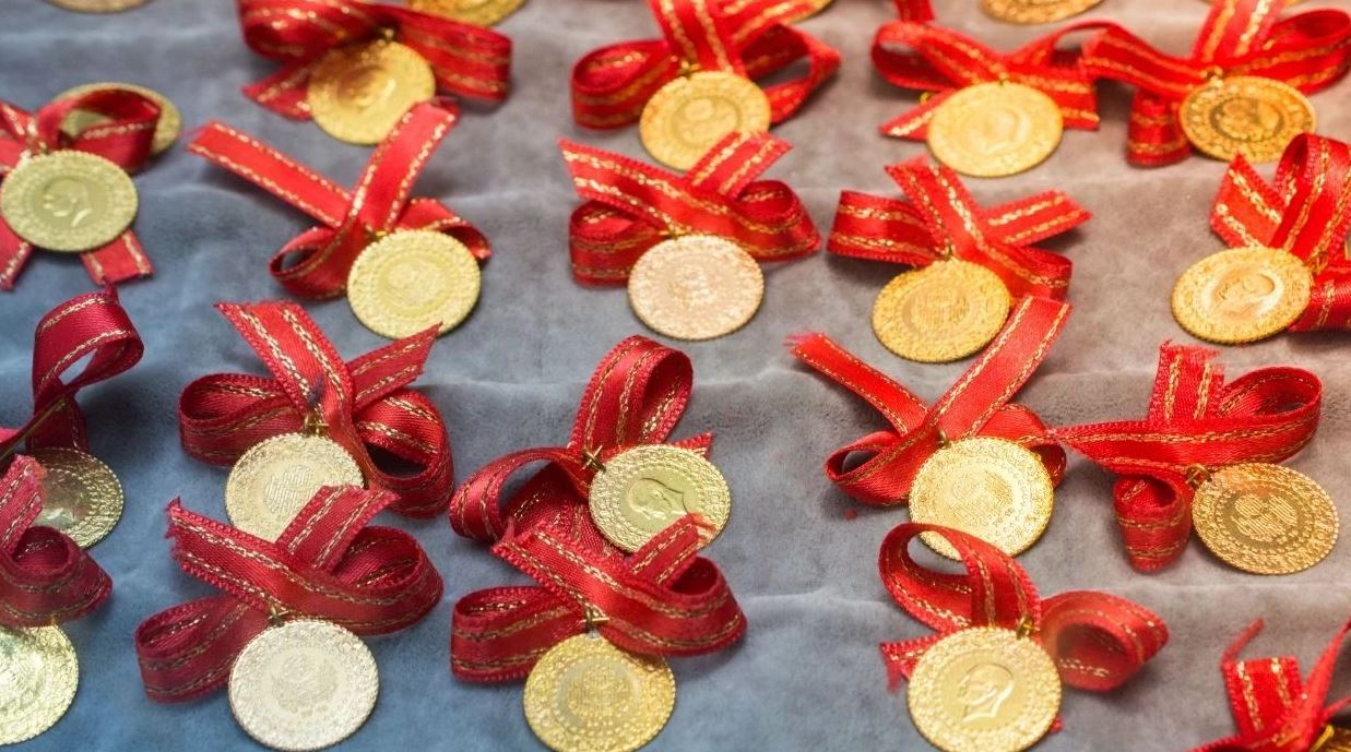 Altın haftaya rekorla başladı: Gram 6.499 TL