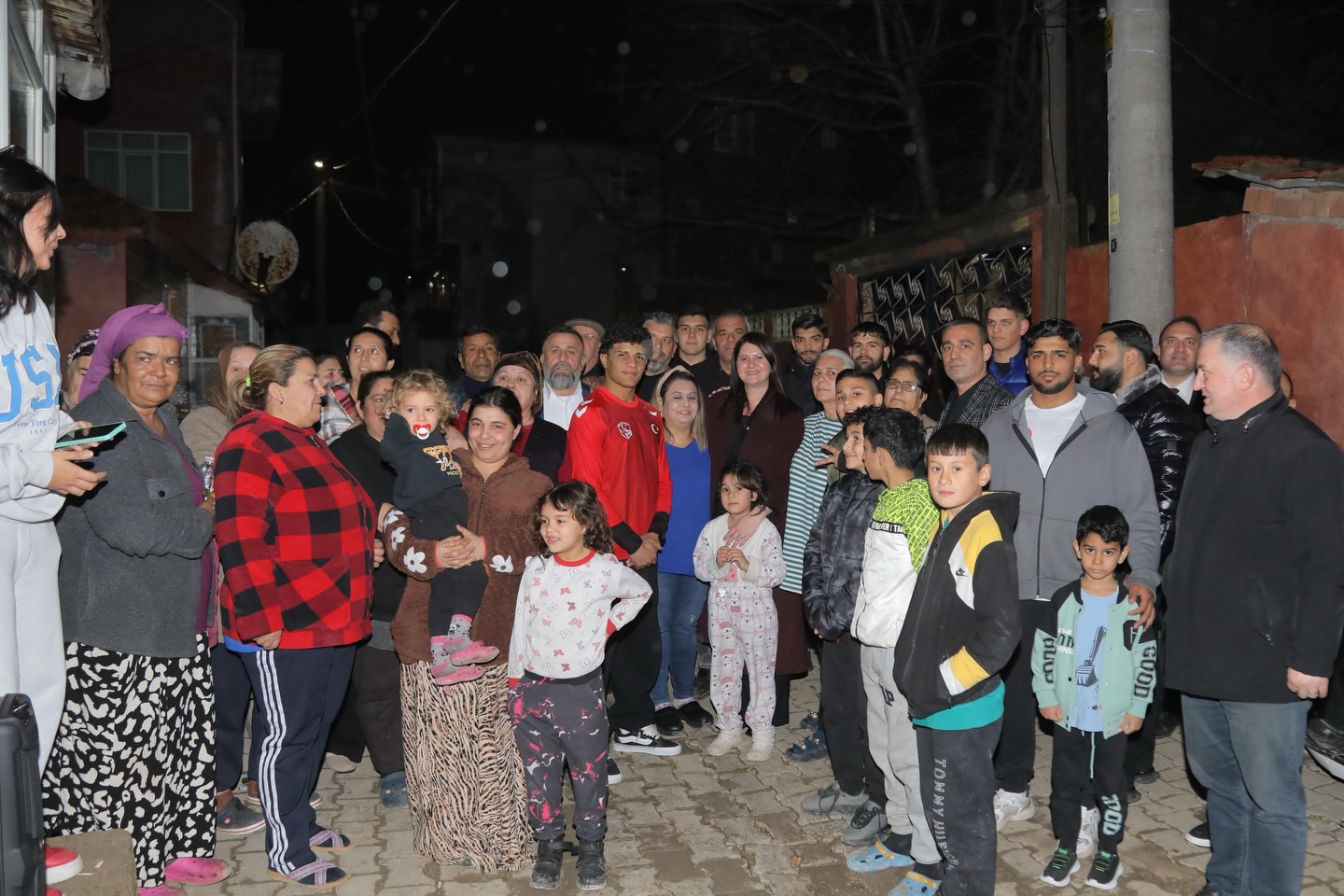 Başkan Gencan Umurbey’de Vatandaşları Evlerinde Dinledi