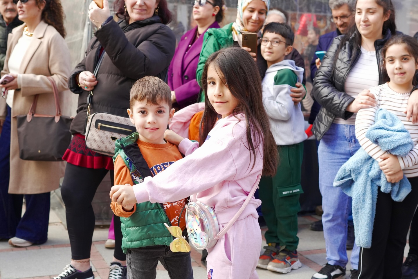 Sevgililer günü etkinliğinde renkli görüntüler