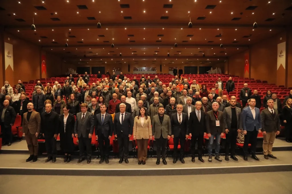 Emekliden manifesto; ‘Yük değil, bel kemiğiyiz’