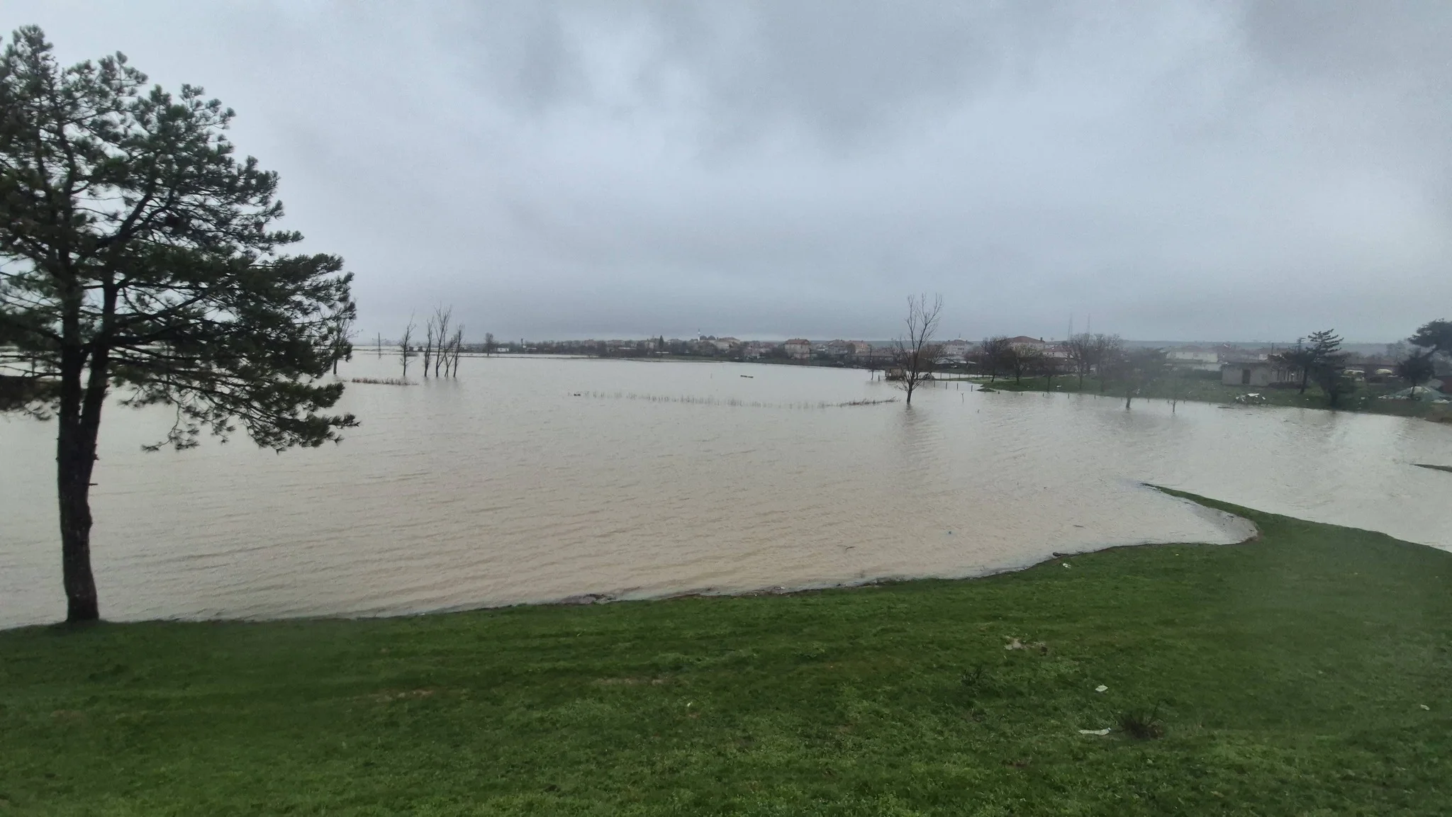 Küplü’de taşkın alarmı