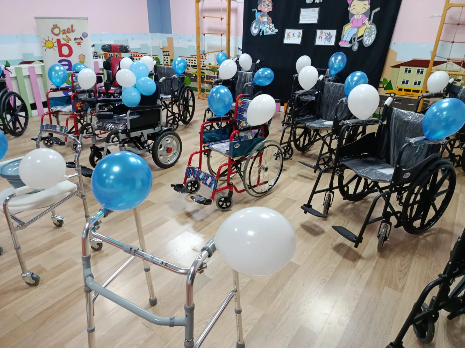 Miniklerin topladığı kapaklar, engellilere umut oldu