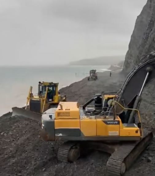 Yol Yeniden Yapılıyor