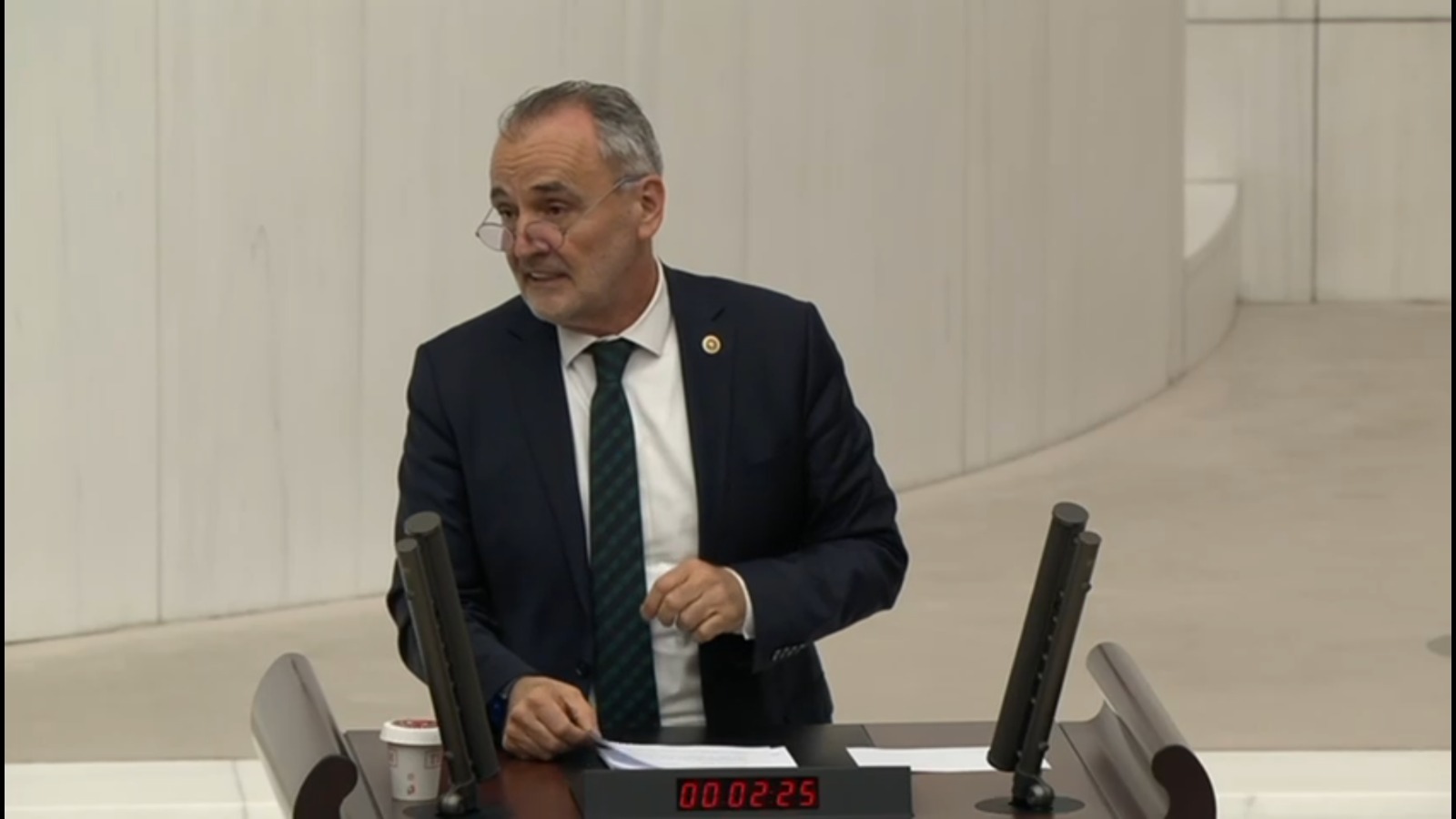 İYİ Parti'li Akalın'dan DEM'in önergesine sert çıkış