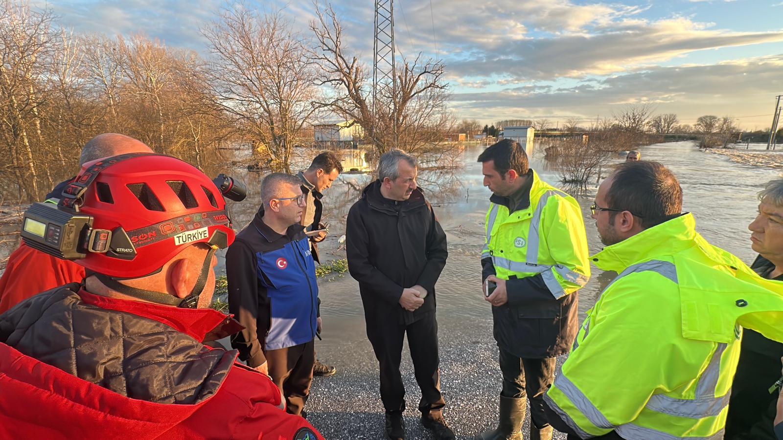 Vali Sezer sahada; 'Risk söz konusu değil'