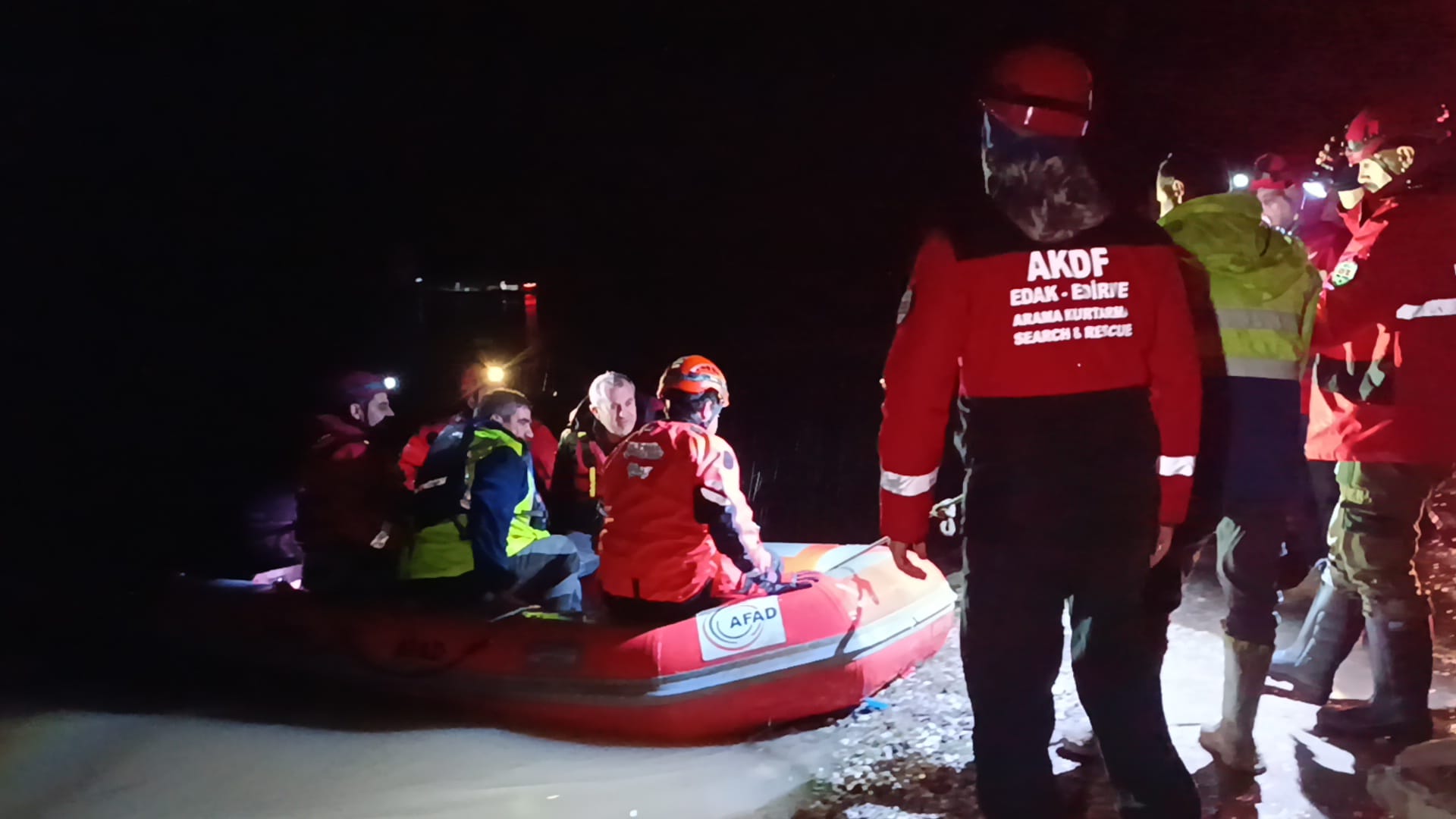 Taşkın sularında hayat kurtaran operasyon