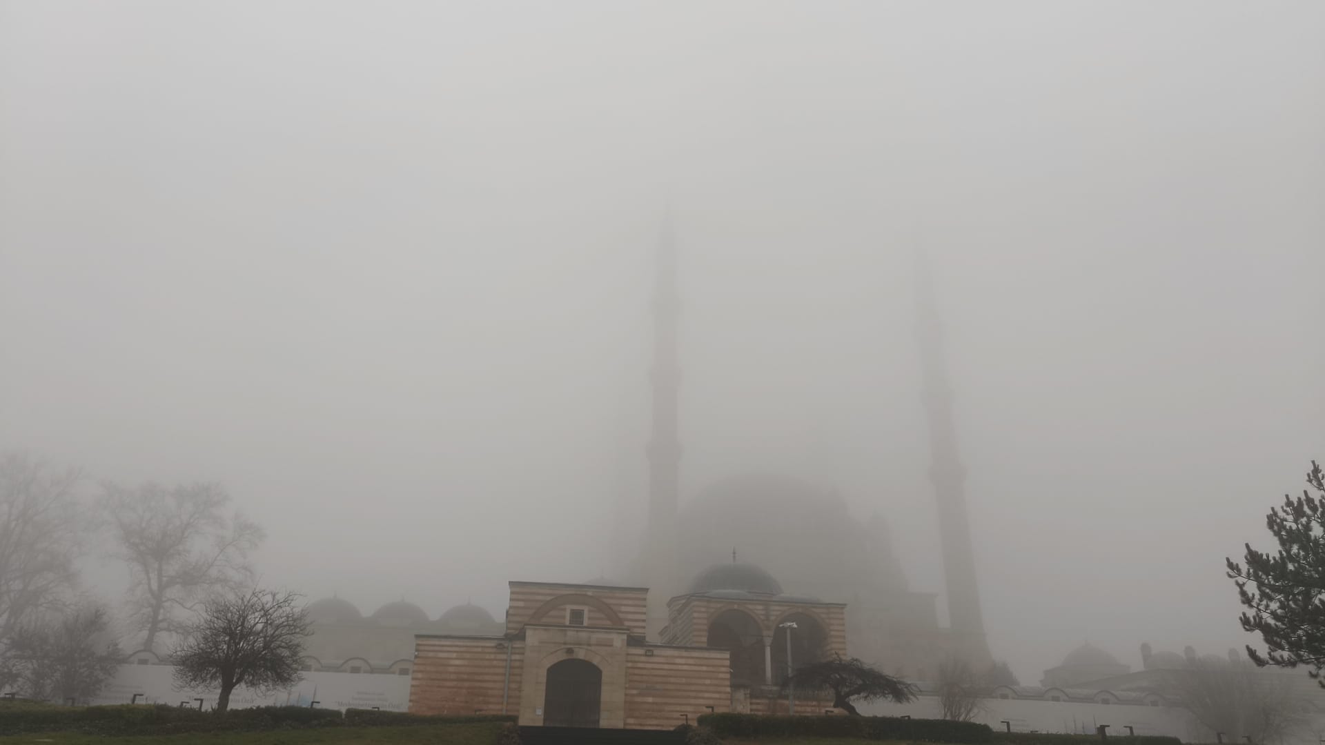 Sis ve Yağmur Etkili oldu: Görüş Mesafesi Düştü