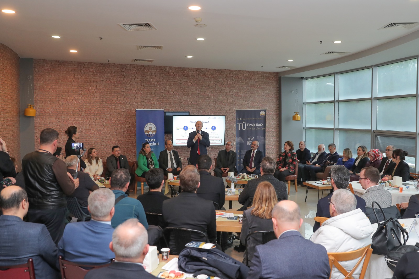 Akademik fikirler Proje Kafe’de buluşuyor