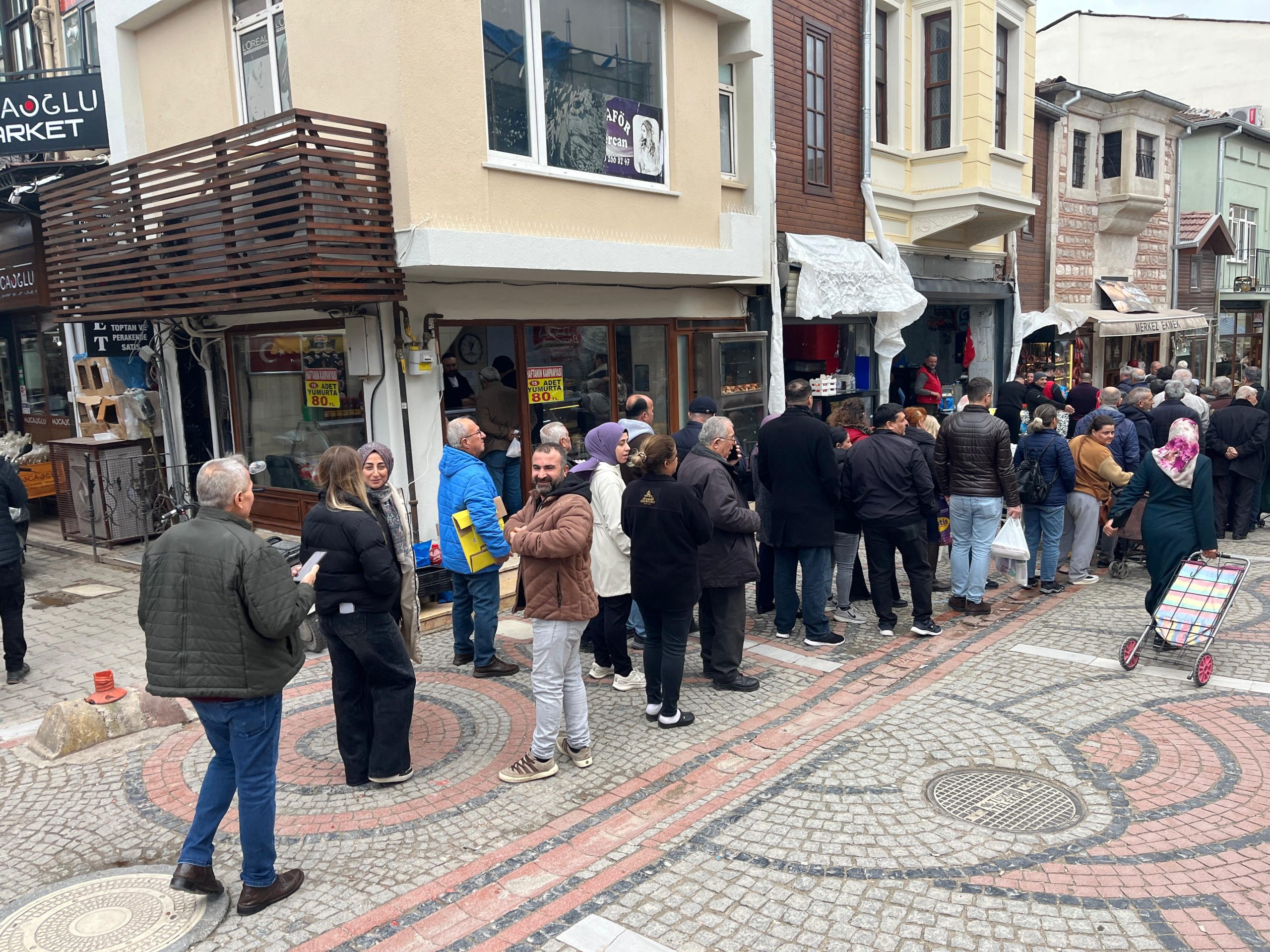 Hamsi 50 liraya düştü, vatandaş kuyruğa girdi!