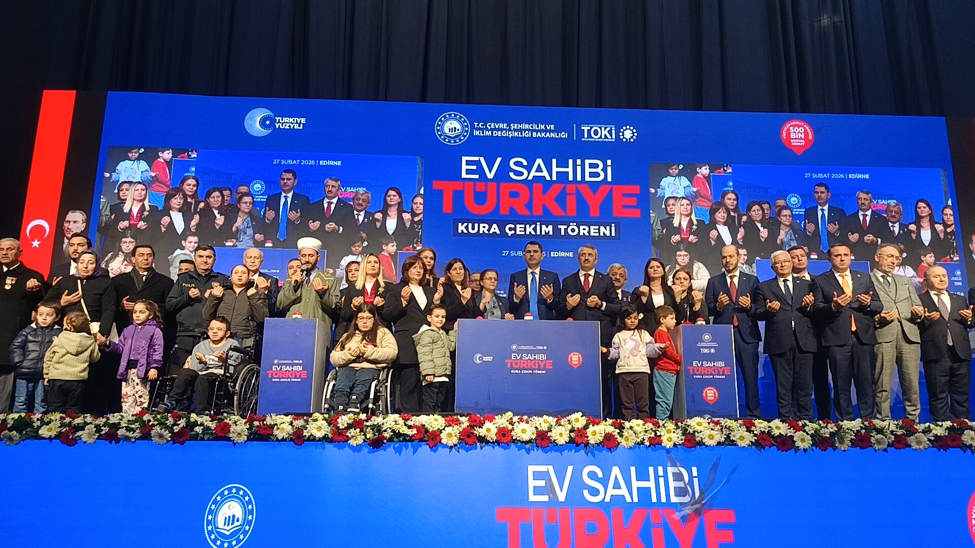 Heyecanları gözlerinden okunuyordu