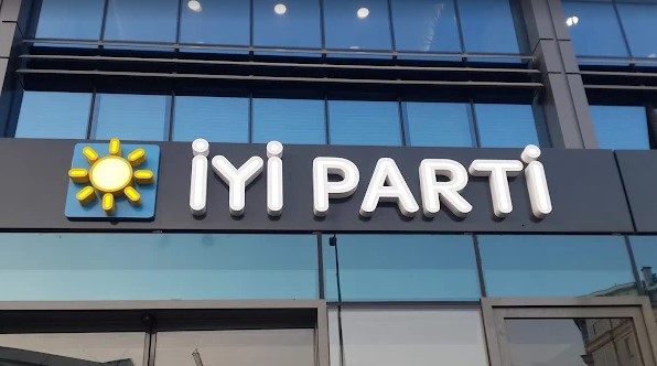 İYİ Parti'li Akalın'dan istifa!