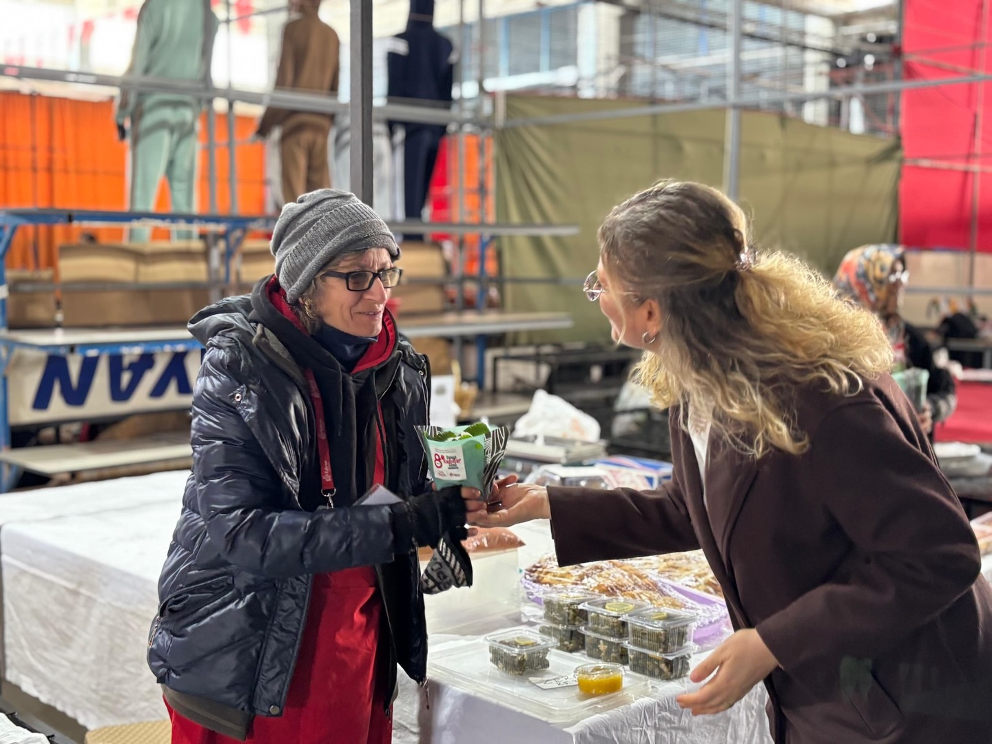 Emek Pazarı'ndaki kadınlar unutulmadı