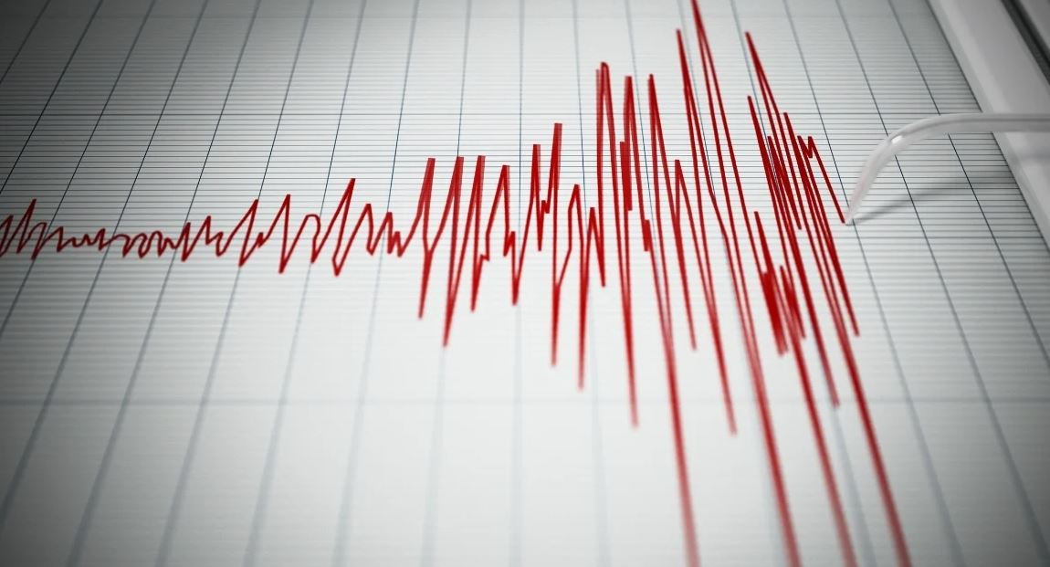5.1'lik Deprem Çevre illerde de hissedildi