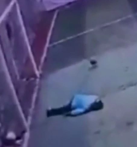 Halı Sahada Kalecilik Yaparken Göğsüne Top Çarptı, Hayatını Kaybetti