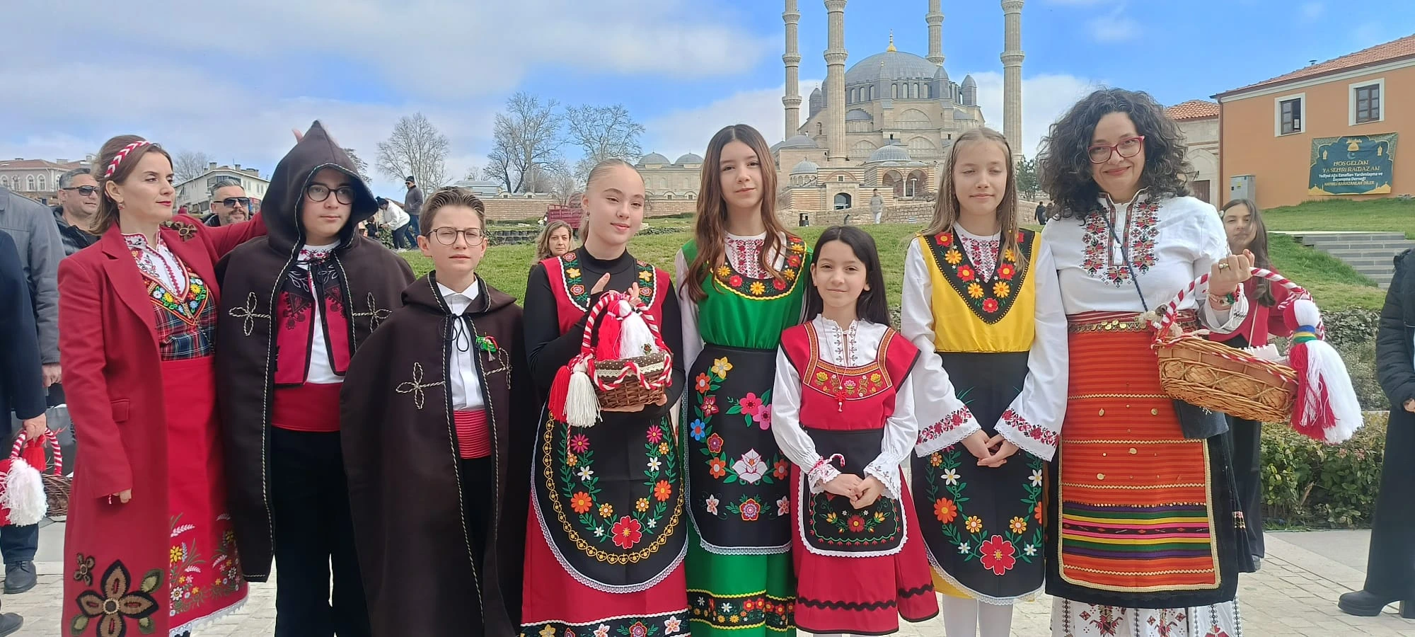 Marteniçka Coşkusu: Barış ve Mutluluk Paylaşıldı