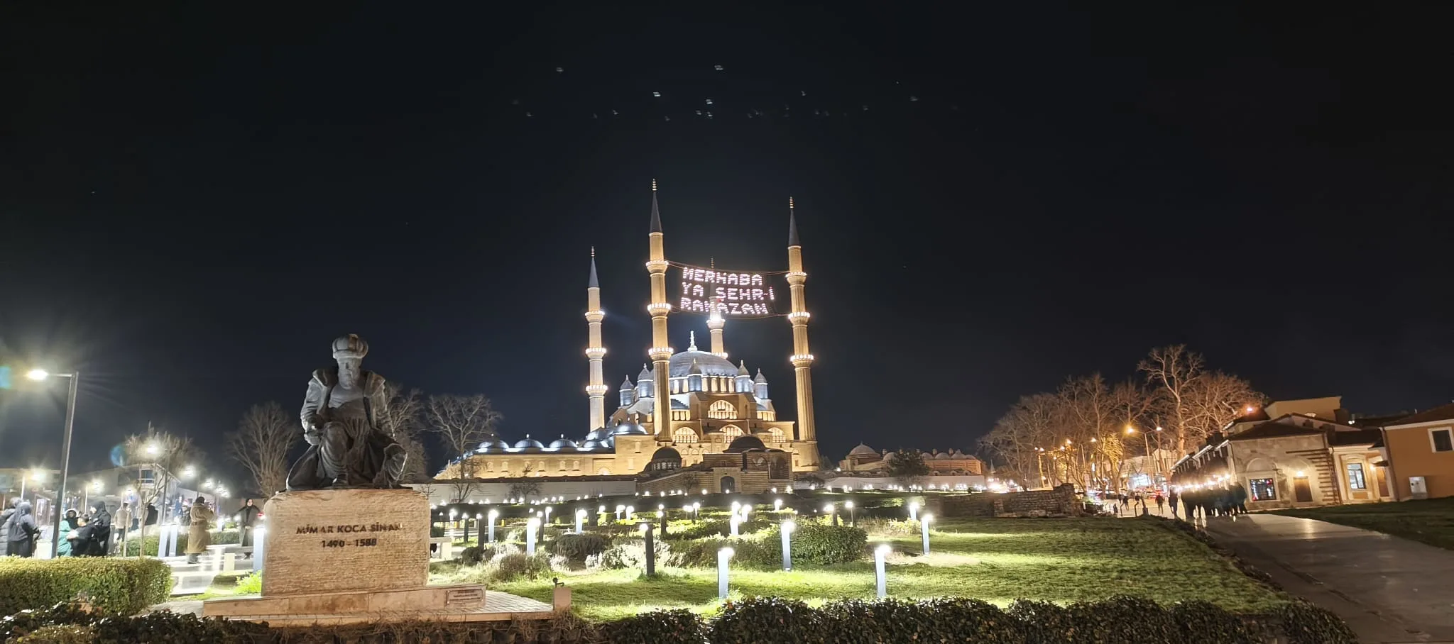 ‘Bin aydan hayırlı gece’ 