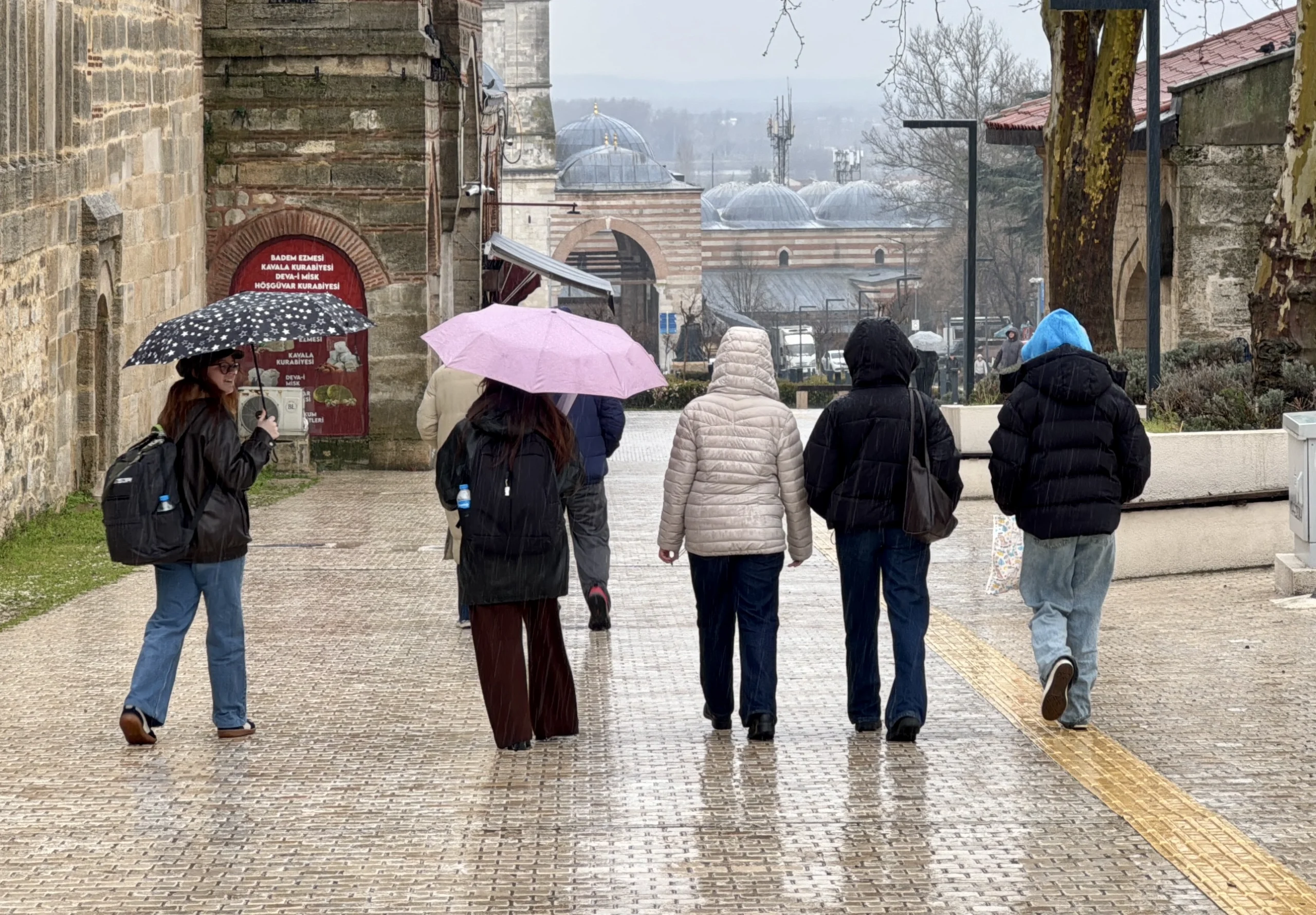  Sağanak yaşamı olumsuz etkiledi