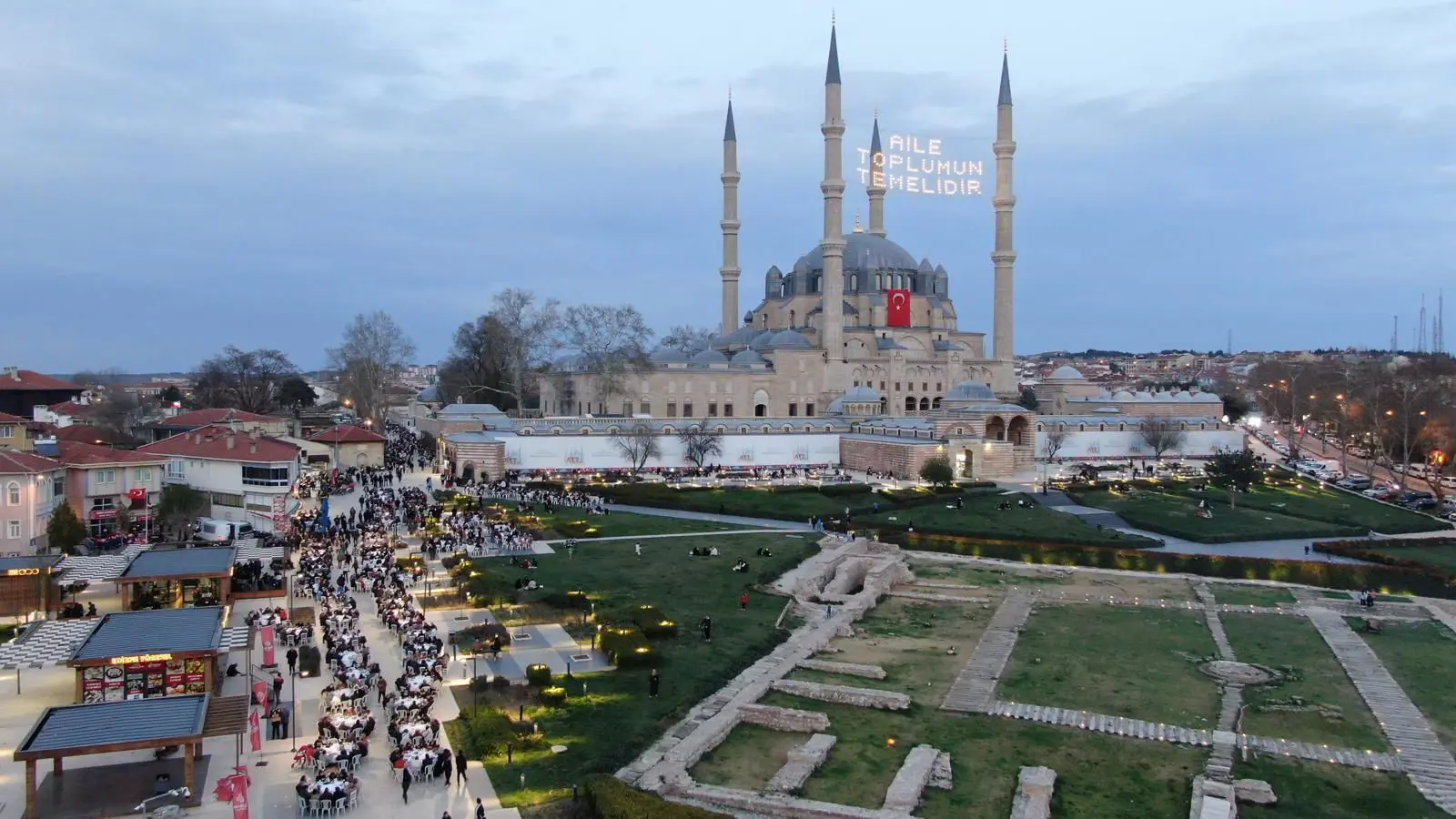 Selimiye Meydanı’nda Kadir Gecesi İftarı
