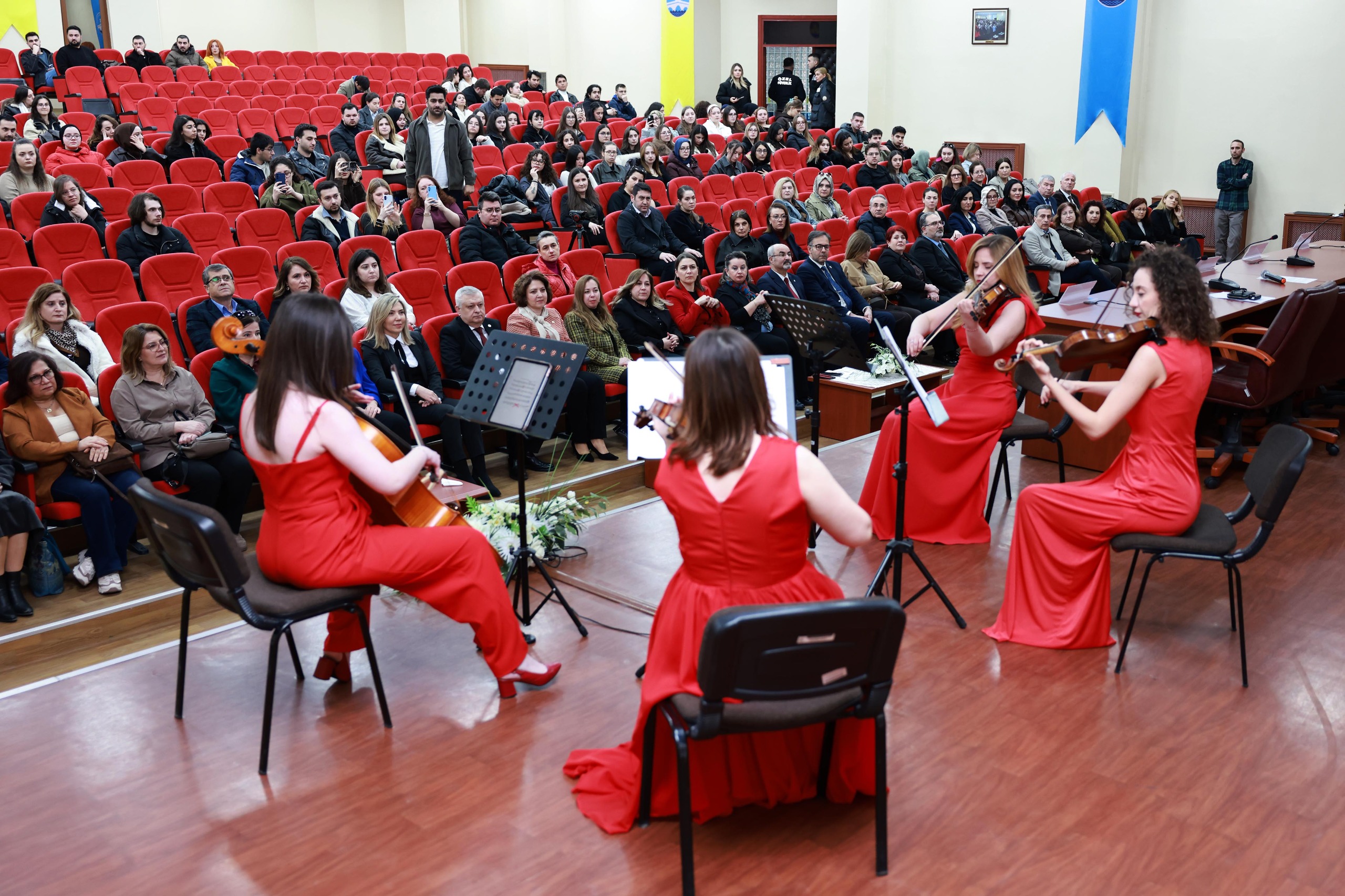 Göçmen Kadın Akademisyenlerden İlham Veren Panel
