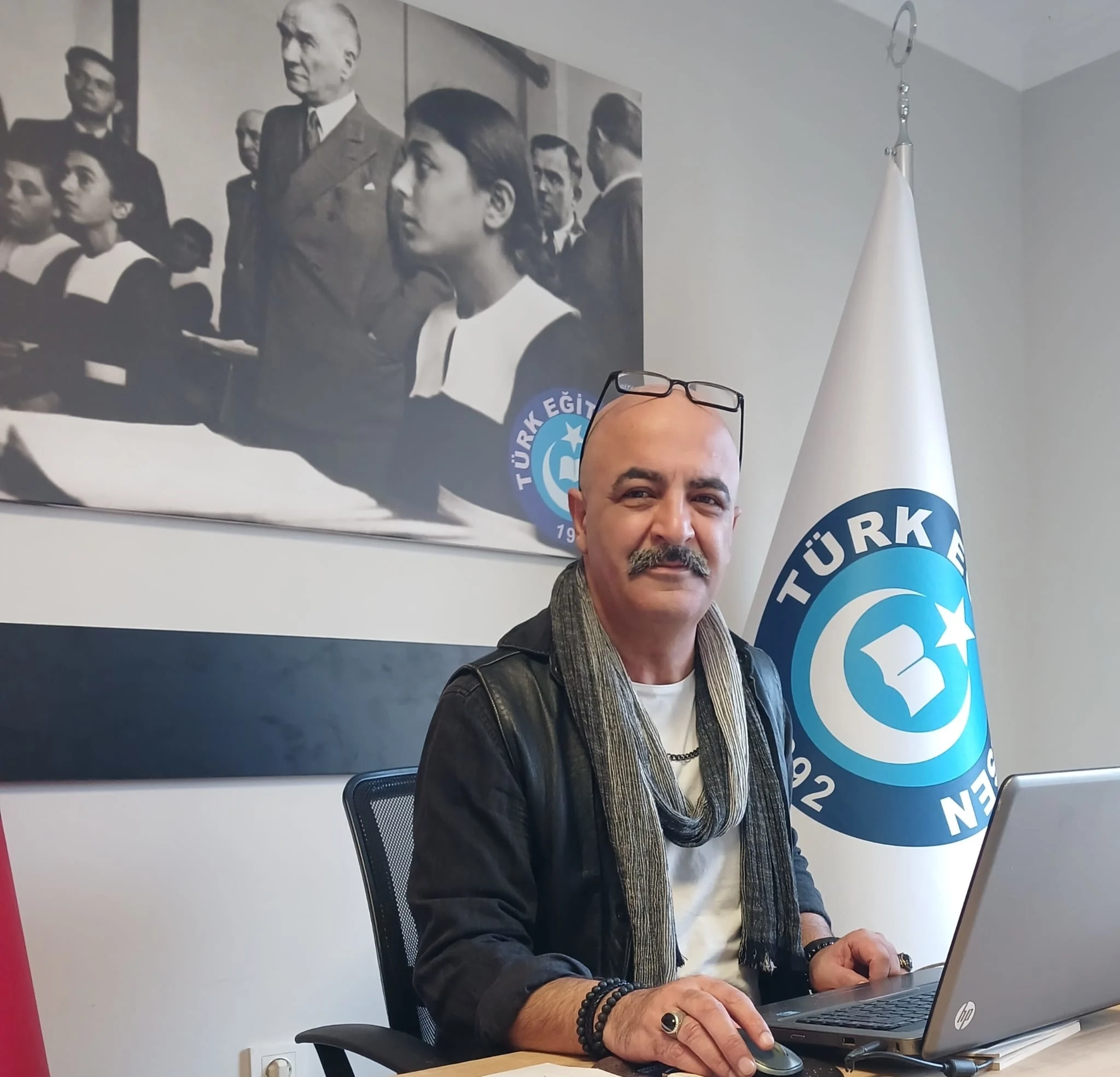 “Öğretmenleri Koruyun, Geleceğimizi Kurtarın!”