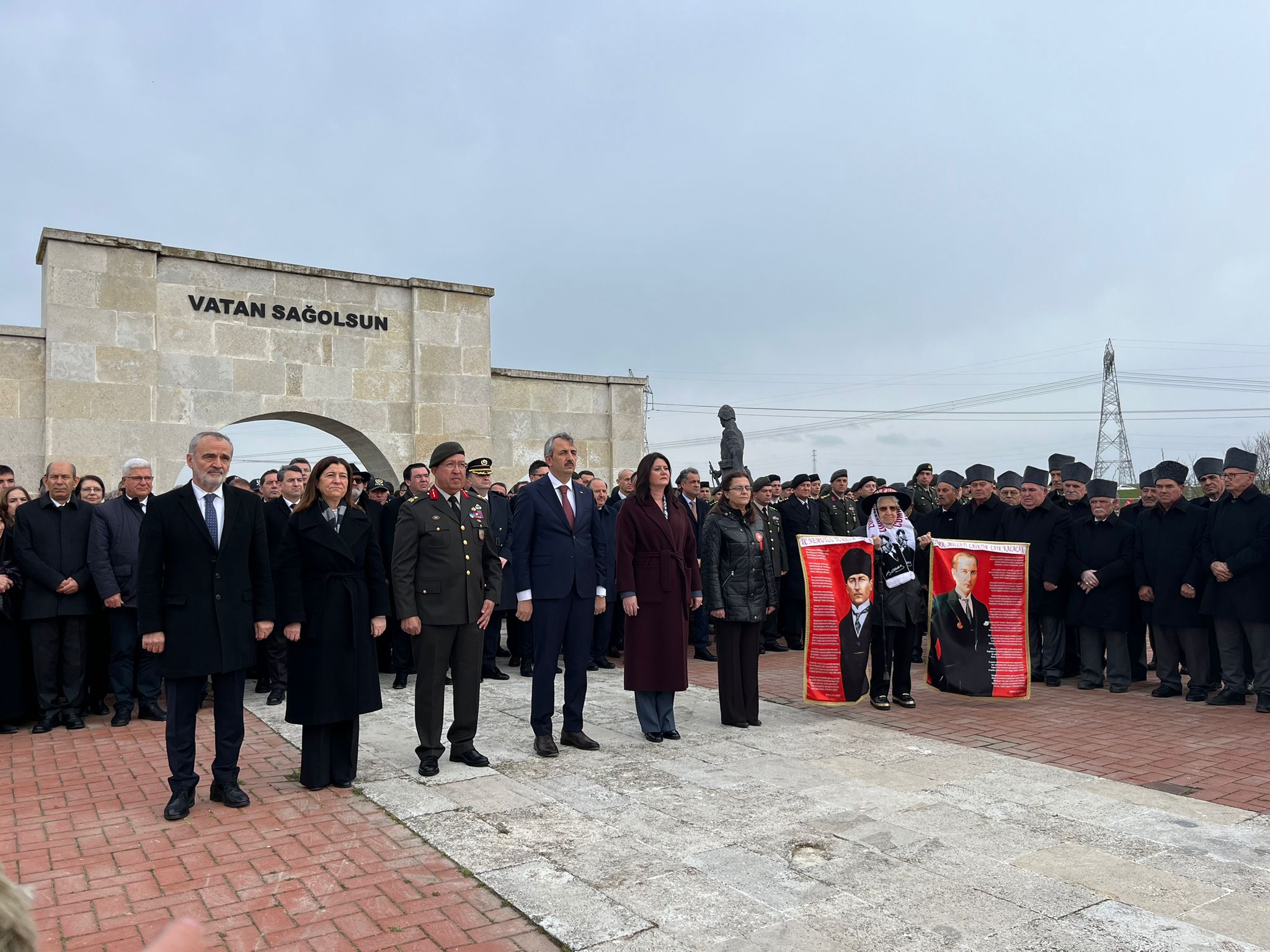 Şehitlikte hüzün ve gurur