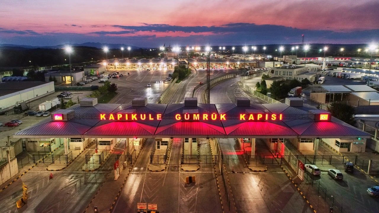 Bakan Bolat'tan Sınır Kapısı Müjdesi! Avrupa Yolu Rahatlıyor