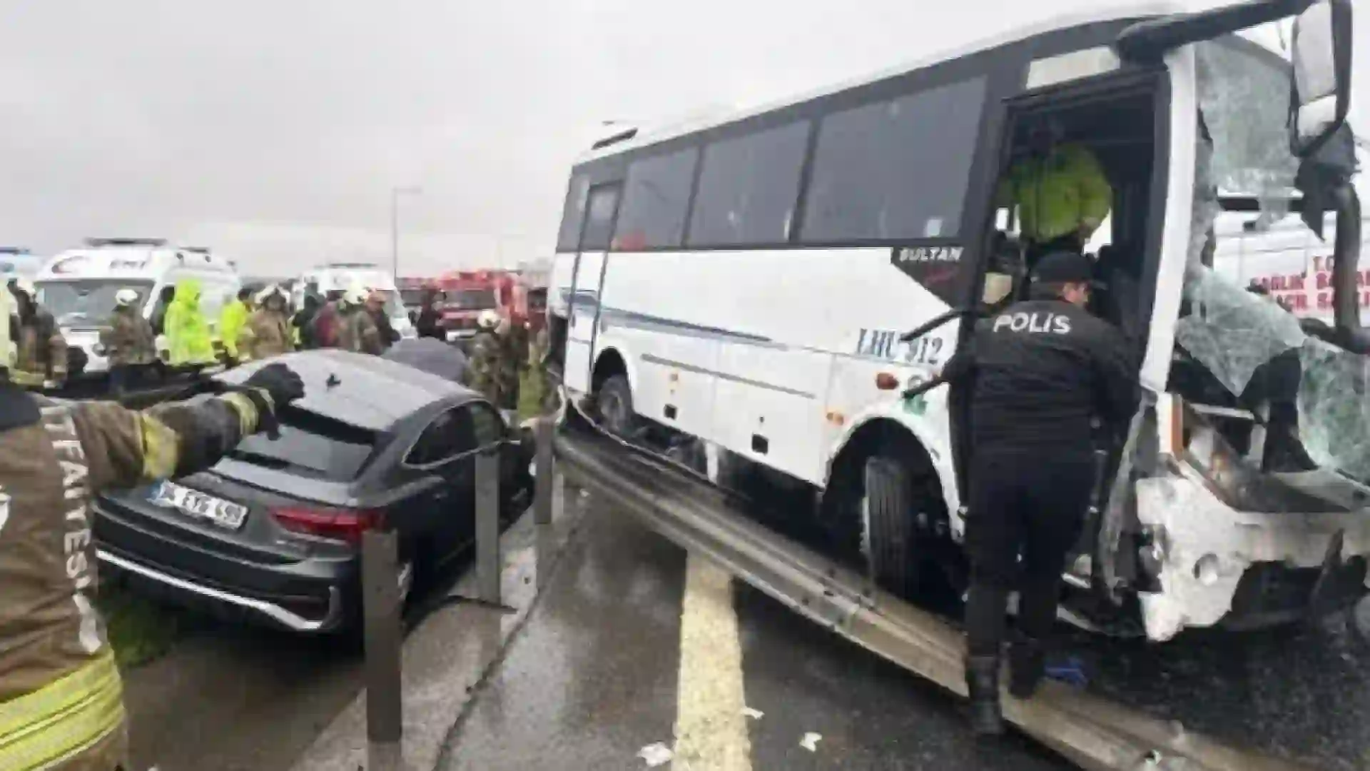 Kazada kalbi duran polis hayata döndürüldü