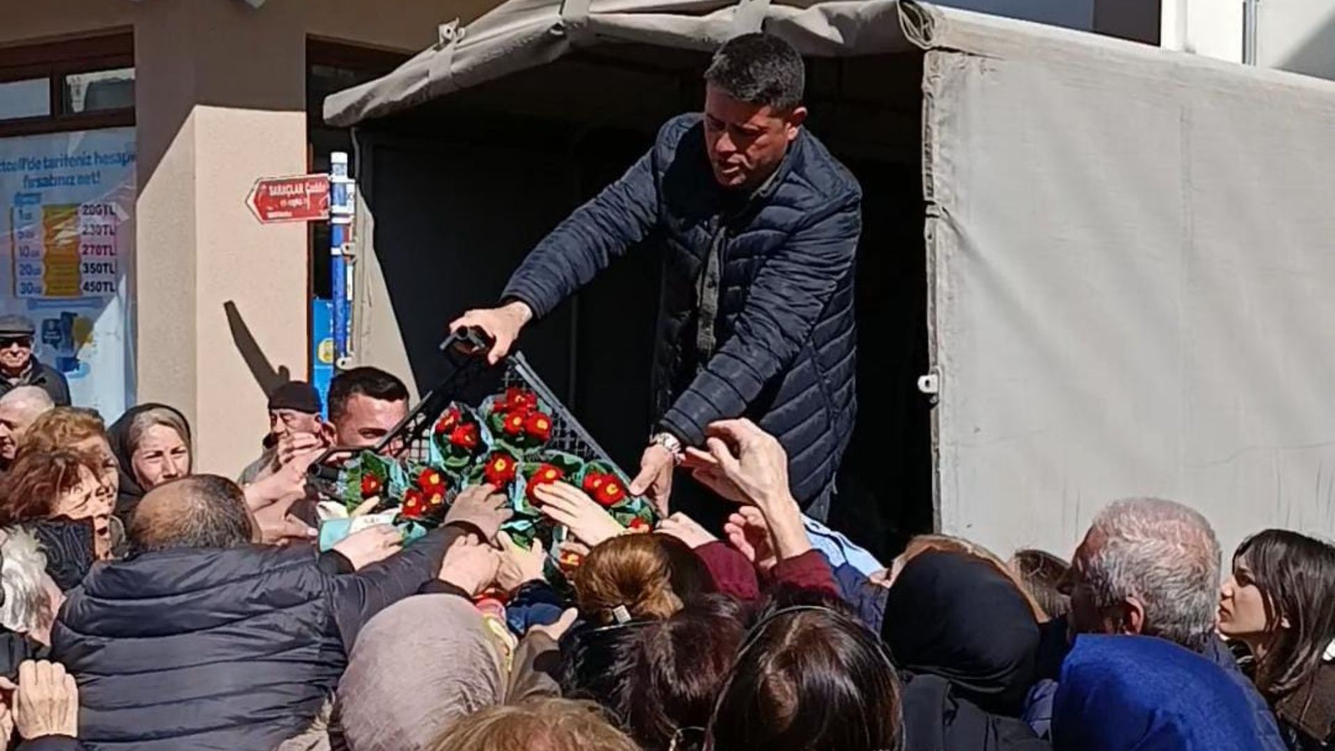 Saraçlar'da 'çiçek' izdihamı