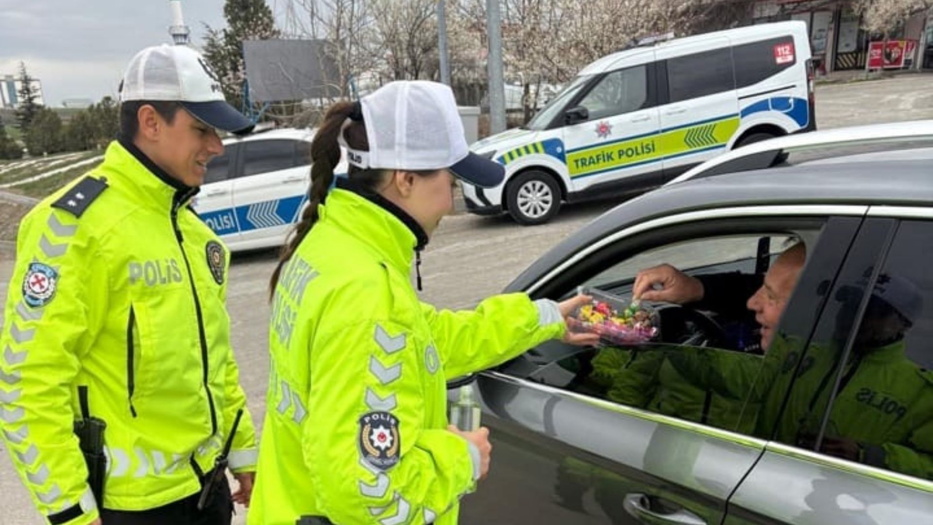 Polisten bayram öncesi 'tatlı' uyarı