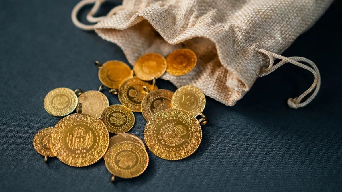 Altın Fiyatları Yatay Seyrediyor: Yatırımcılar Gözünü Piyasaya Dikti