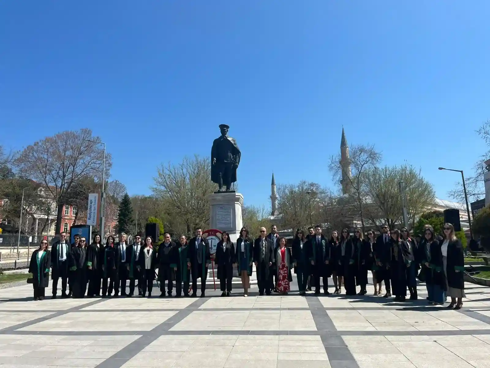 Avukatlar Günü'nde sert eleştiri