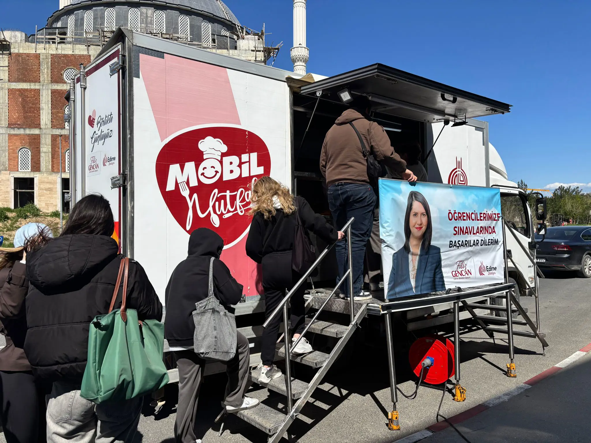 Belediye'den Öğrencilere Vize Haftasında Sıcak Destek