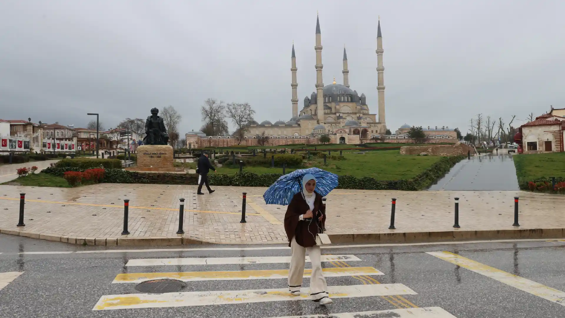Edirne'de sağanak hayatı olumsuz etkiledi