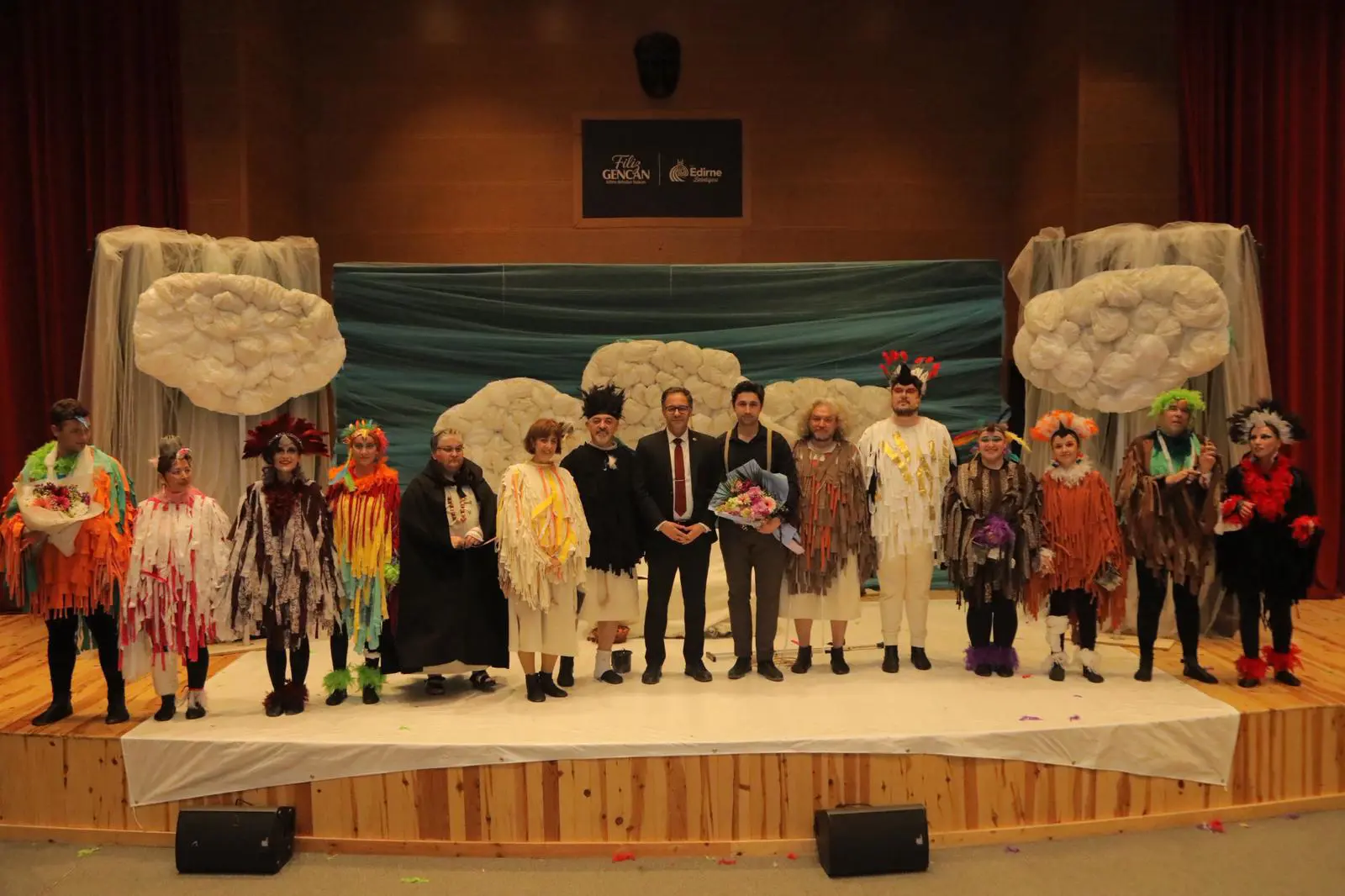 “Kuşlar” Tiyatro Oyununa Büyük İlgi