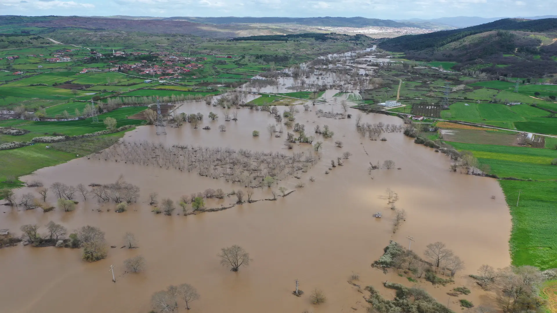 Köy yolları ulaşıma Kapatıldı!