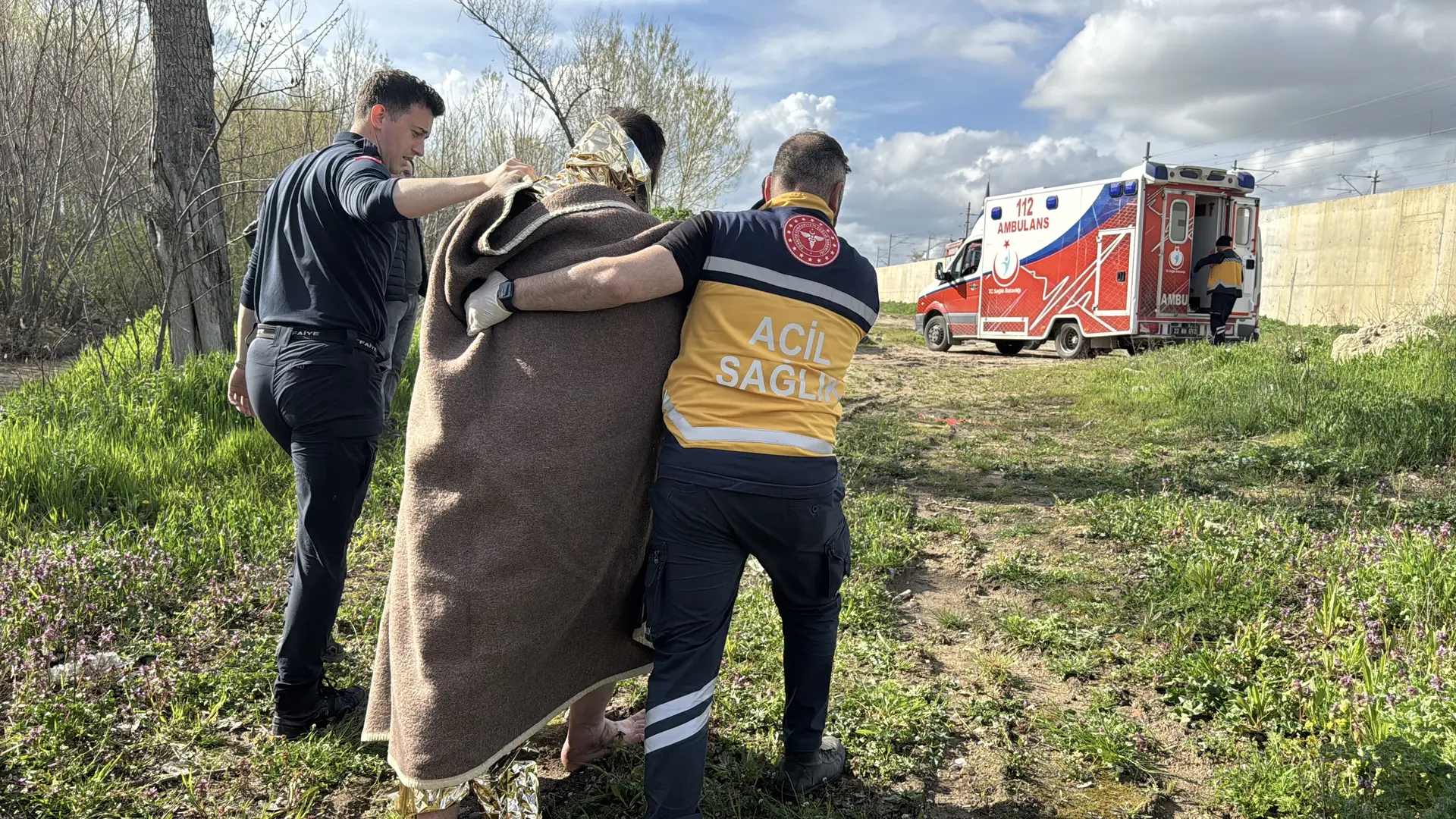 Tunca Nehri’ne düşen kişi kurtarıldı
