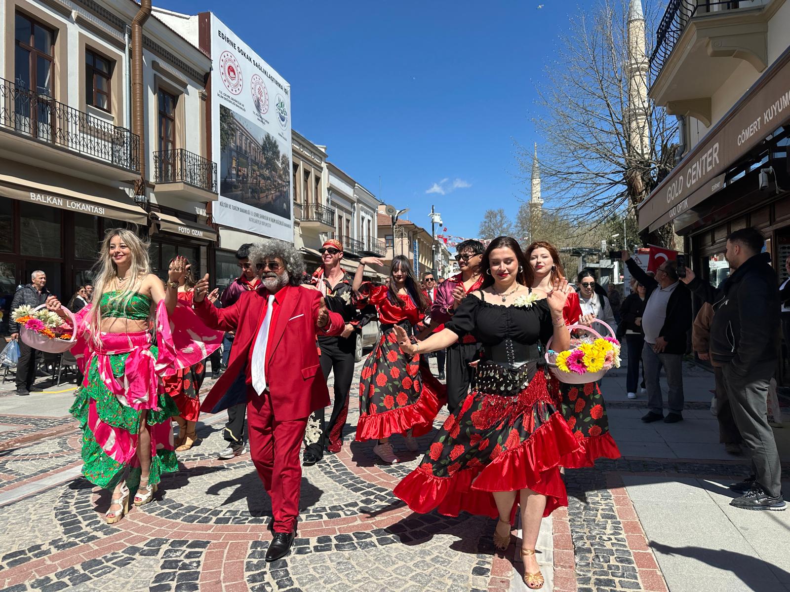 Saraçlar Caddesi'nde 9/8'lik coşku