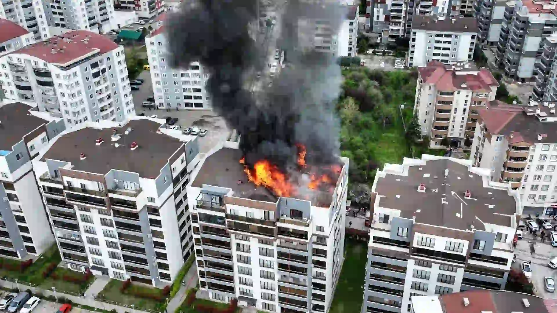 Apartmanda çıkan yangın korkuttu!